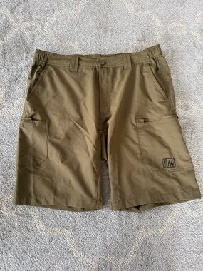 Fintech Men's Fishing Shorts Size L Khaki Cargo Zip Pockets
